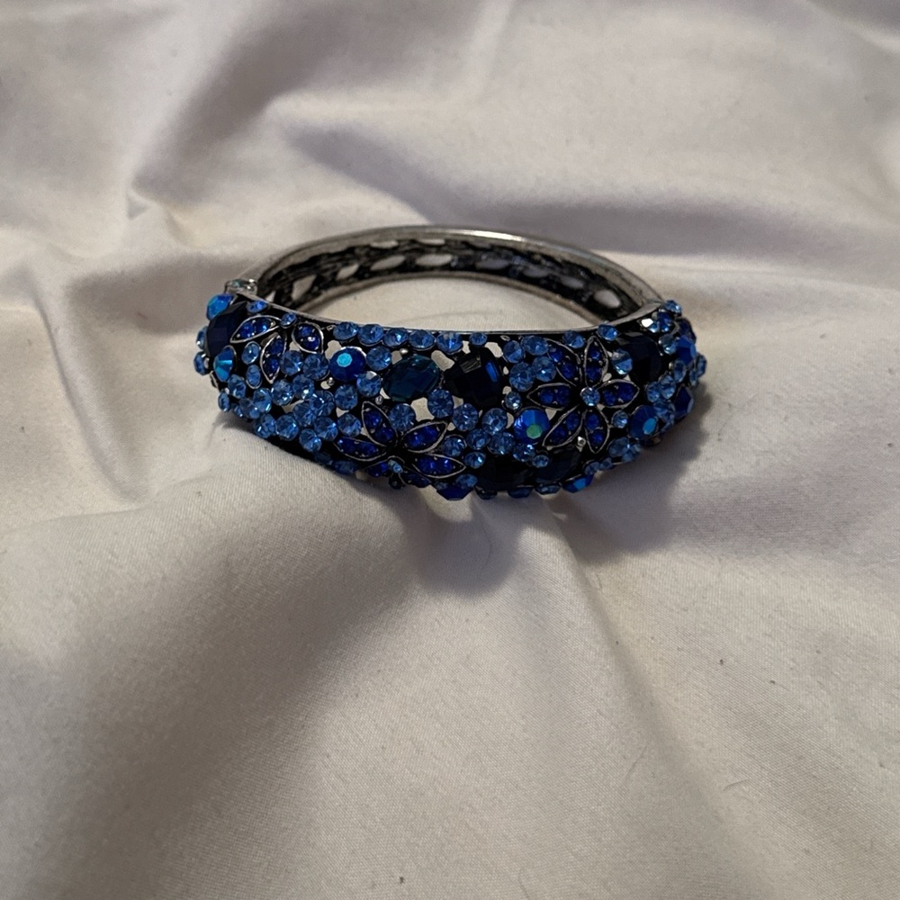 Elegant Blue Crystal Bracelet